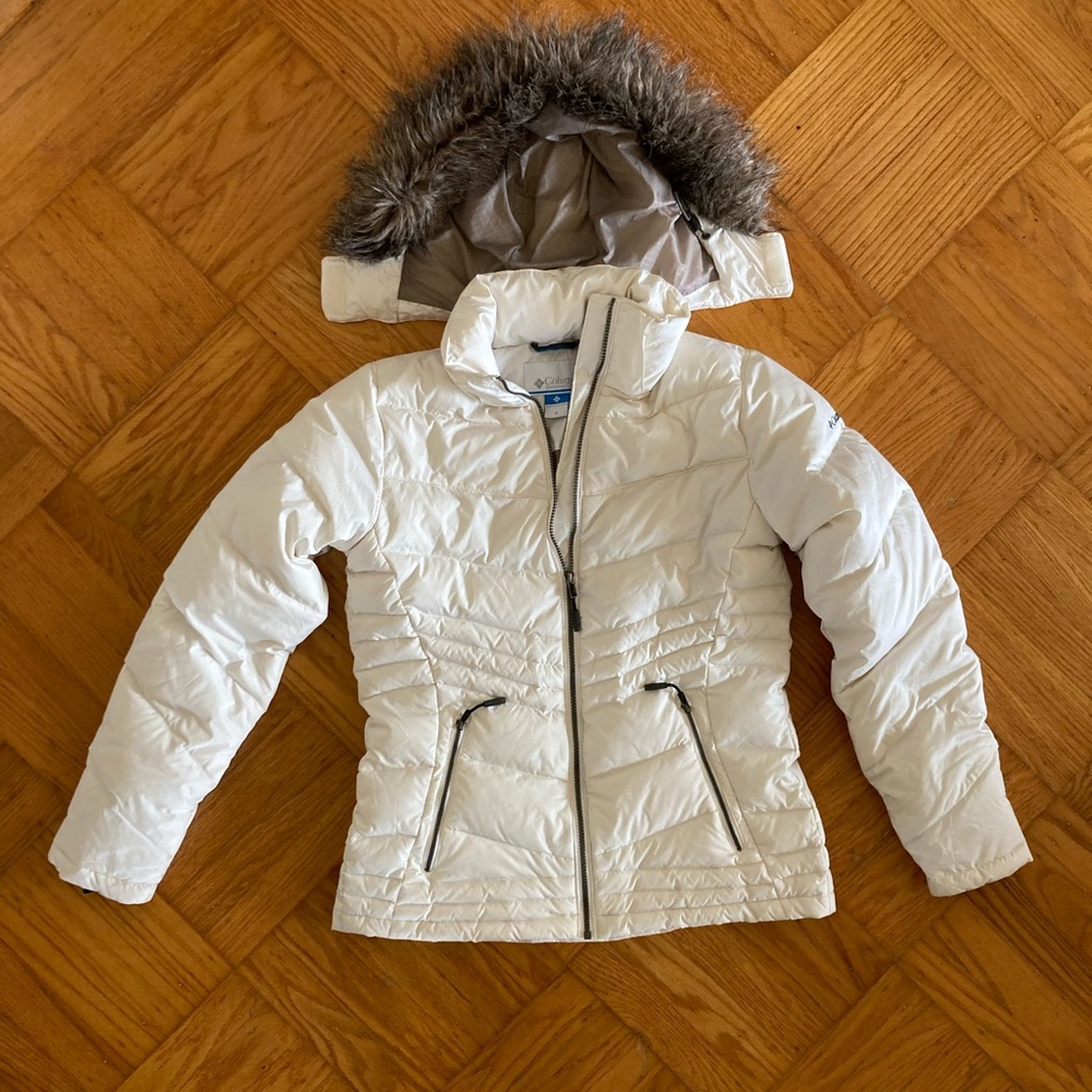 Columbia down winter coat w/ removable hood (like new!) Medium